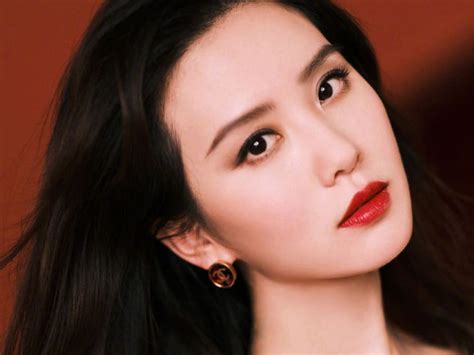 netizens are amazed at how good liu shishi looks in these unretouched photos today