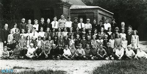Mads richard aggerholm pedersen direktør for virksomheden siden 08. arkiv.dk | Troelstrup Skole, elever o.1930.