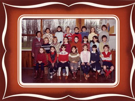 Photo de classe CE2 de 1981 Saint Exupéry Copains d avant