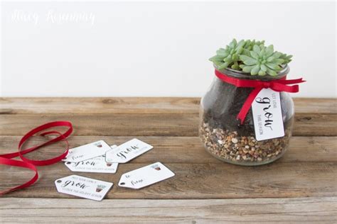 Whatever your budget is, we've got secret santa gift ideas that will please any lucky name drawn from the hat. 16 Homemade Secret Santa Gift Ideas - Tip Junkie