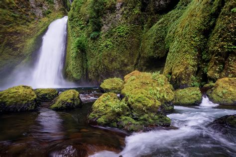 Best Waterfall Hikes In The Columbia River Gorge Scenic Area In Oregon
