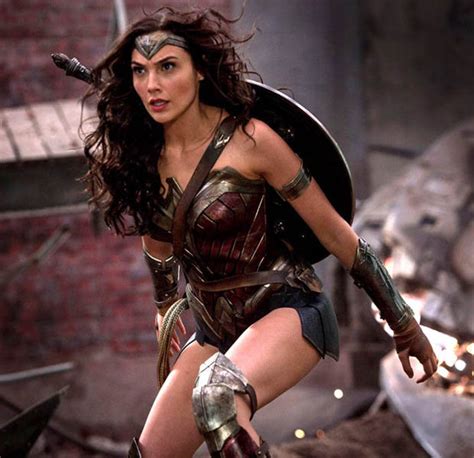 Wonder Woman Jessie Graff Shocks With Spread Legs Pose At Premiere