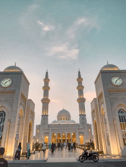 La distance entre la mosquée et la mecque est 8697,64 km nord ouest. "Taj Mahal Malaysia"- Mempersonakan! Rahsia Senibina Rm100 ...