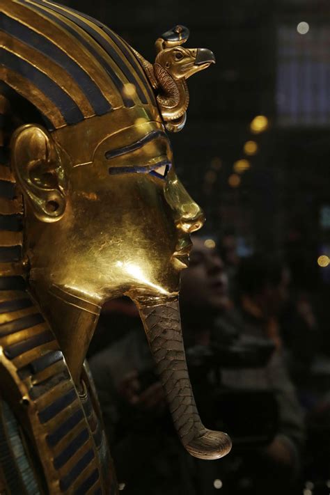 Expert Says King Tut Mask Can Be Restored After Epoxy Used Daily Mail