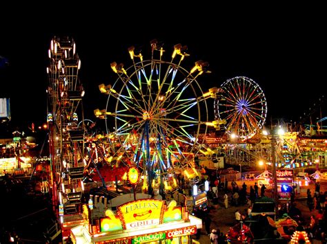 Carnivals And Fairs At Night Carnival Lights Carnival Rides