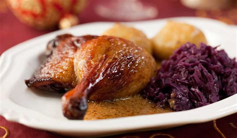 This recipe uses stuffing made from apples and chestnuts. German Christmas Dinner Recipes - Traditional German ...