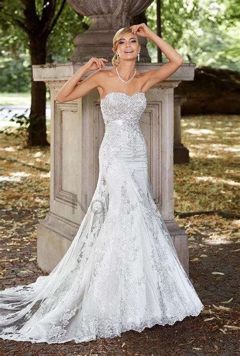 great strapless lace mermaid wedding dress of the decade learn more here weddingflower5