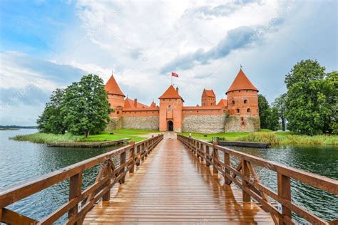 Lithuania was a powerful empire that dominated much of eastern europe in the. Hermoso paisaje de la isla de Trakai, Lituania, lago y ...