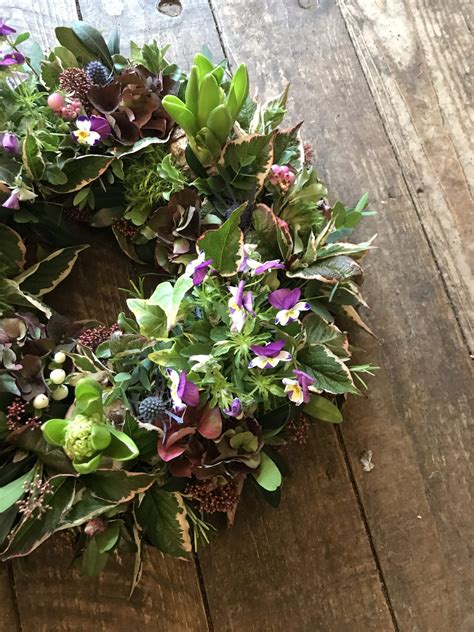 Living Wreath Funeral Flowers Buy Online Malmesbury Gloucestershire