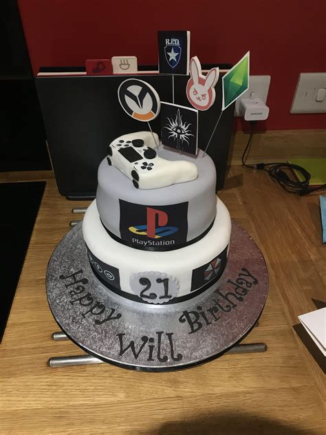 Etsy.com has been visited by 1m+ users in the past month My girlfriend got me this amazing birthday cake | Cool ...