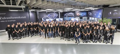 Arbeiten beim Daimler Daimler Vorstand Ola Källenius begrüßt neue