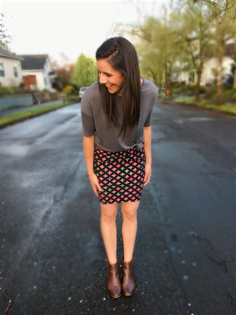 Lularoe Cassie Skirt Paired With An Irma Knotted How To Style Your Lularoe Cassie Skirt