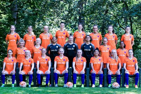 De voorbereiding op het ek begint voor het nederlands elftal. Vrouwen onder 19 tegen Spanje in halve finale EK | Sportnieuws