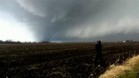 Footage Captures Us Midwest Tornadoes Bbc News