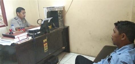 Agar orang dapat bekerja dengan nyaman, kaki tidak harus selalu berada di lantai. Cara Bekerja Di Kantor Kecam : Kasbi Kecam Phk Secara ...