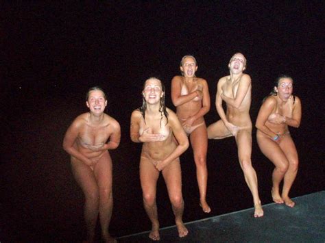 Girls Skinny Dip Naked