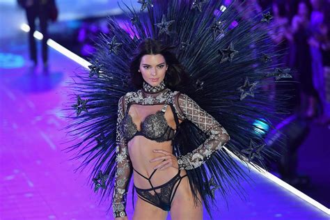 Victoria Secret Kendall Jenner Rules The Catwalk At Annual Lingerie