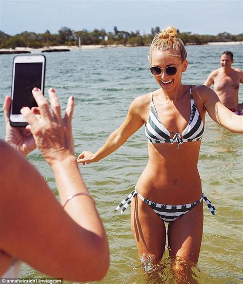Anna Heinrich Flaunts Her Figure In A Swimsuit At Bondi Daily Mail Online