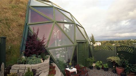 21 Amazing Off The Grid Houses Eco House Design Geodesic Dome Homes