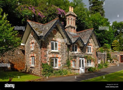 Old English House High Resolution Stock Photography And Images Alamy