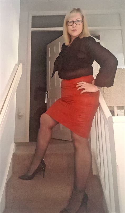 Mistress Helen Ryder على تويتر Red Leather Skirt Sheerblouse
