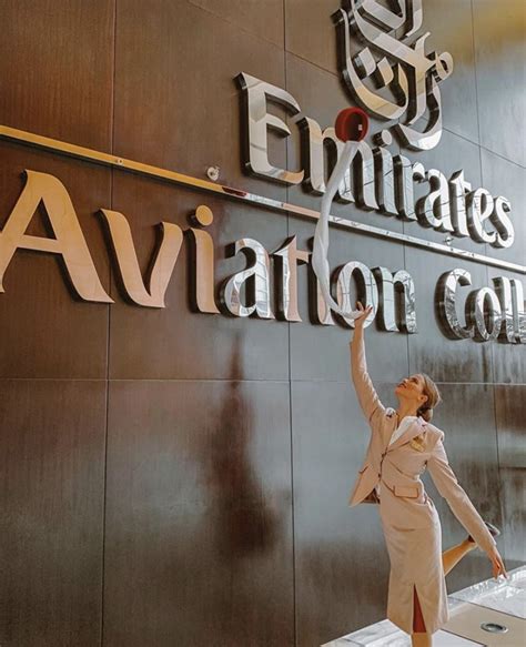 In addition, emirates cabin crew members are expected to be friendly, confident, and keen to help others. 【UAE】Emirates cabin crew / エミレーツ 客室乗務員 【アラブ首長国連邦】 https ...