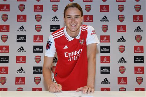 Vivianne Miedema Turns Down Champions League Holders Barcelona To Sign