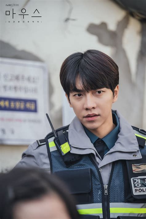Lee Seung Gi Es El Encantador Policía Novato En El Dorama Mouse Kpoplat