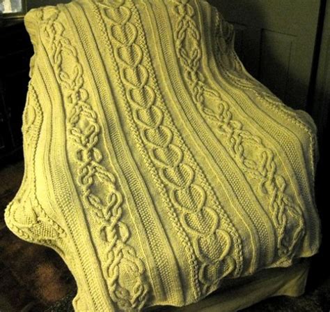 An uneven cable is worked over a seed stitch background. 30 Knitted Afghan Patterns - The Funky Stitch