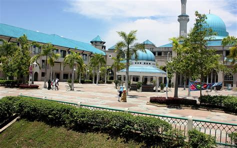 The university offers diploma, undergraduate and postgraduate degree programmes in several fields to students, equipping them with the ability to integrate islamic learning with intellectual. International Islamic University Malaysia - Wikidata