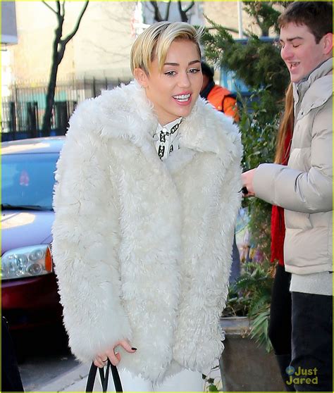 Miley Cyrus To Perform At New Years Rockin Eve With Ryan Seacrest 2014 Photo 626483 Photo