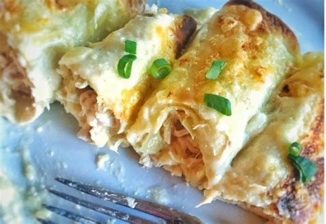 Sour cream and cream of chicken soup make a tasty sauce for these cheesy chicken enchiladas. Simply sour cream chicken enchiladas - Real Recipes from Mums