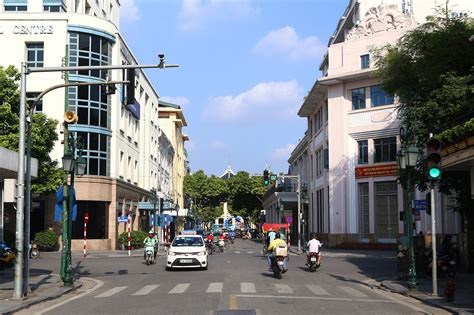 Hanois Trang Tien Street Before And Now Dtinews Dan Tri