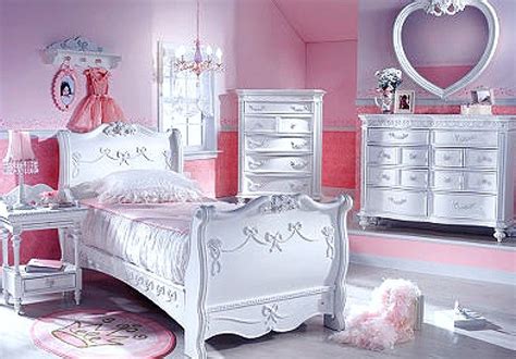 How To Implement Disney Bedroom Furniture For Girls Disney Bedroom