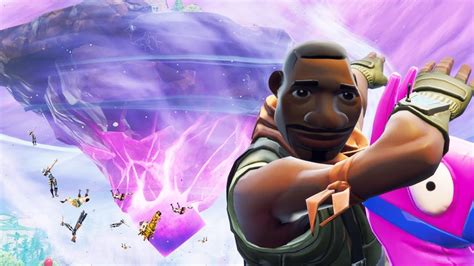 Fortnite Players Can Win 25000 V Bucks And A Vip Package