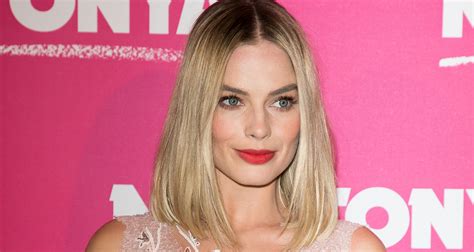 Margot Robbie Stuns In Pink At Paris I Tonya Premiere Who Magazine