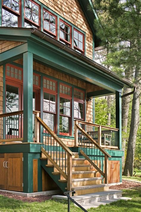 This is also a good idea to maintain and keep the save from your neighbors' pet from getting inside. Astonishing Deck Railing Ideas with Green Trim