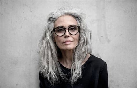 Glasses For Grey Hair 40 Styles Grey Hair And Glasses Hairstyles With Glasses Grey Hair