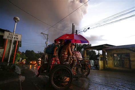 The eruption of taal volcano in batangas, philippines on january 12, 2020, was a phreatomagmatic eruption from its main crater that spewed ashes across calabarzon, metro manila. Malls, seminary reach out, extend aid amid Taal Volcano ...