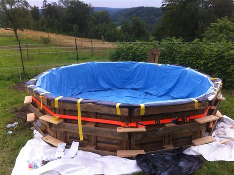 A Diy Swimming Pool Made Out Of 10 Pallets Eco Snippets