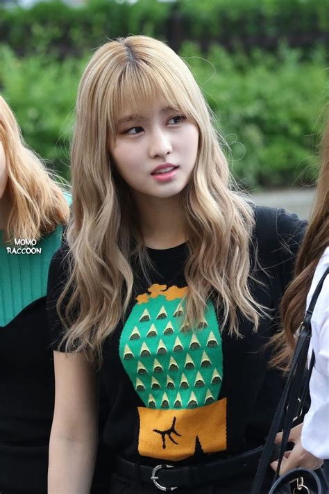 World in a day' 現場). Momo-TWICE - Koreaboo