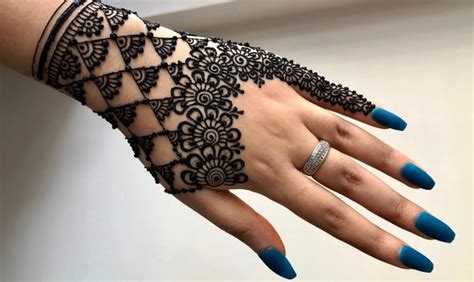 Stylish Back Hand Simple Arabic Mehndi Designs 2020 Images 9