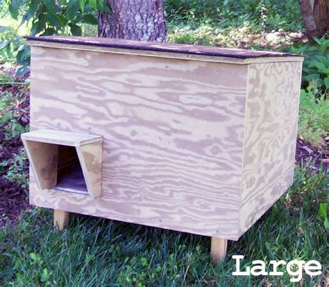 Cut an entrance in a styrofoam cooler with some drainage holes and make comfortable bedding into the structure. outdoor cat houses | Insulated Outdoor Cat Shelter ...