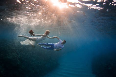5 reasons you must do an underwater photoshoot on your fiji honeymoon fiji wedding inspiration