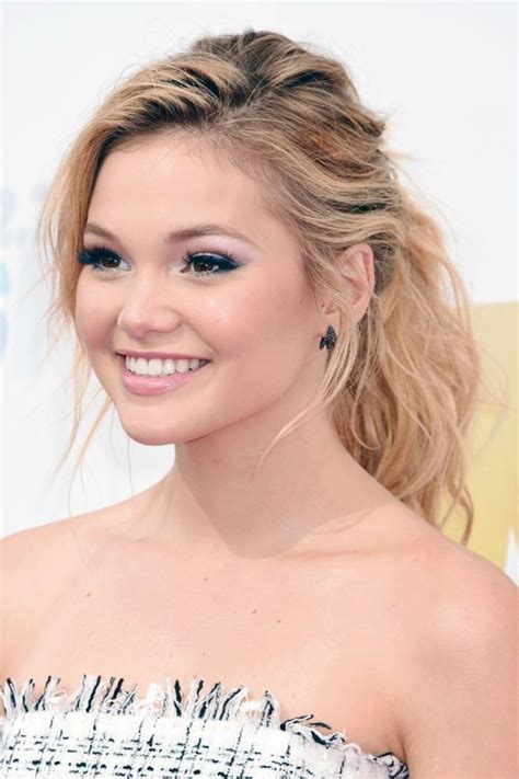 Olivia Holts Hairstyles And Hair Colors Steal Her Style Olivia Holt