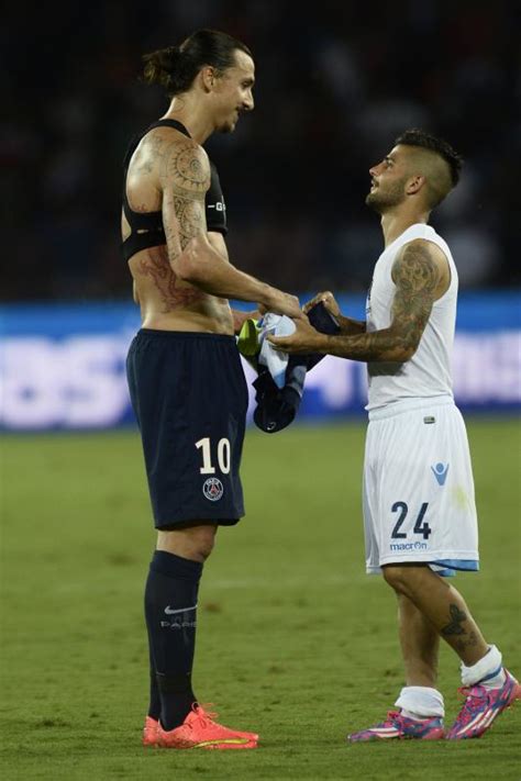 .donnarumma che altrimenti svanirebbe così, fatalmente, quasi drammaticamente..ci sono soltanto tre posti sul sightseeing e il napoli ne ha prenotato uno, lasciandosi guidare da lorenzo insigne. Foto Zlatan Ibrahimovic - Lorenzo Insigne - 193232