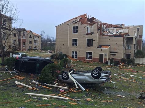 Likely tornado causes significant damage to Jacksonville apartment complex