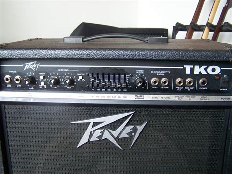 Technical knockout, a professional fighting term. Peavey TKO 115 S image (#233842) - Audiofanzine