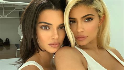 Kylie E Kendall Jenner Sensualizam De Biquíni E Ostentam Corpaço