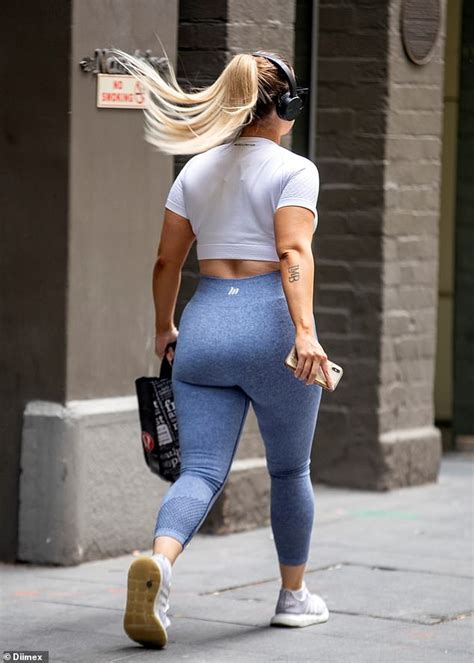 Mafs Star Cathy Evans Flaunts Her Curvaceous Figure In Slim Fitting Active Wear Daily Mail Online